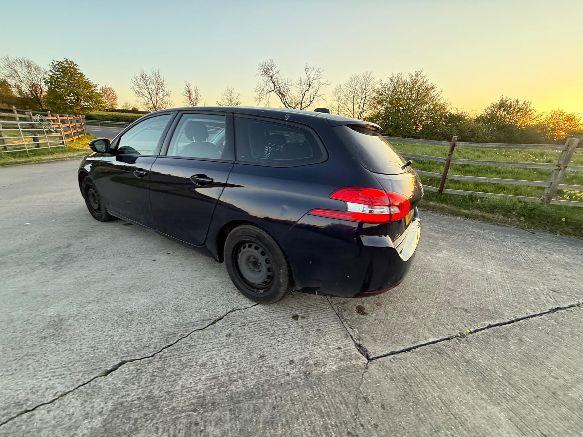 Peugeot 308 SW 1.6 BlueHDi Access Euro 6 (s/s) 5dr — photo 51 of 84
